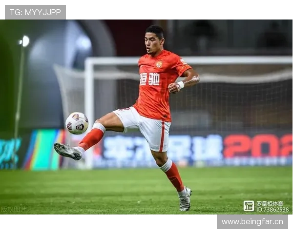 范戴克：后场长传进攻中的战术枢纽作用解析